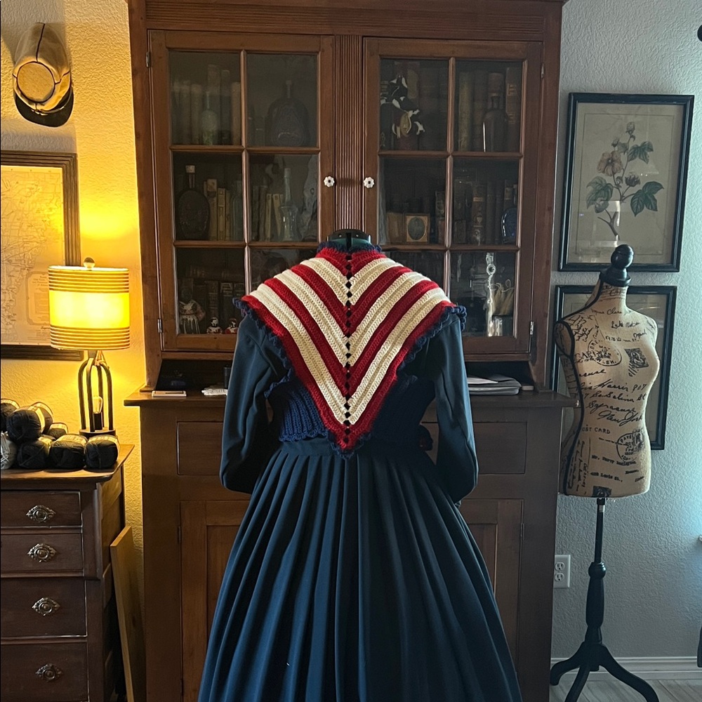 Civil War Victorian Patriotic Women’s Sontag Hug-Me-Tight M-XL - Picture 5 of 7